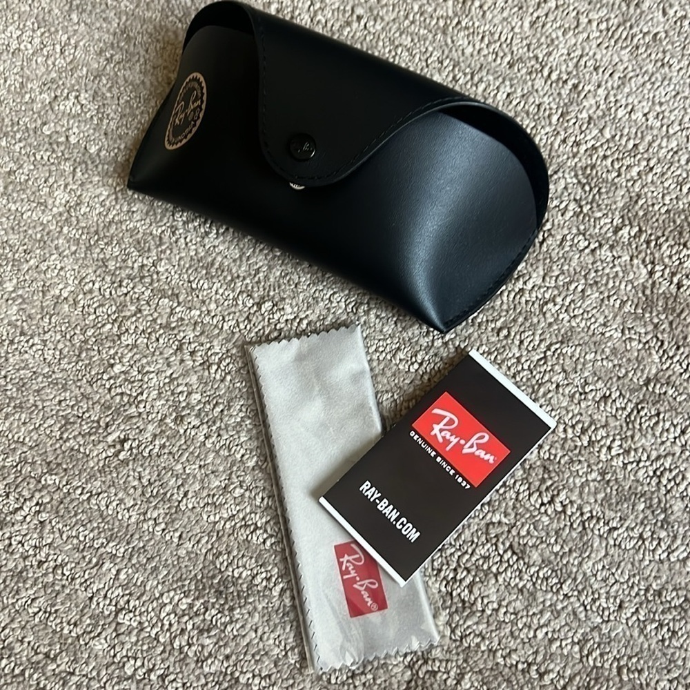 BRAND NEW - authentic Ray Ban sunglasses black case - Picture 2 of 3